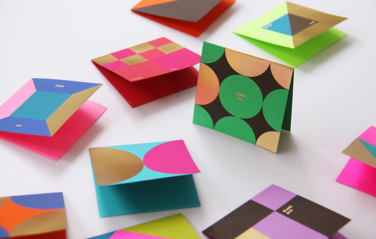 工廠設計創(chuàng)意產品目錄宣傳廣告頁彩色異形燙金雙膠紙三折頁印刷